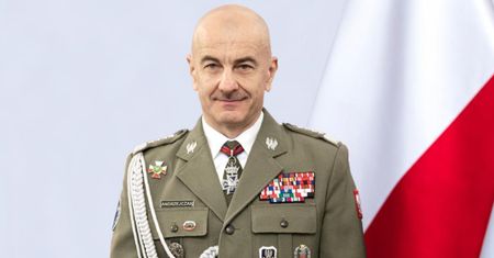 Czołowi dowódcy Sił Zbrojnych RP podali się do dymisji. Co się dzieje?