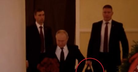 Putin na pogrzebie Żyrinowskiego. Tajemnicza walizka budzi niepokój