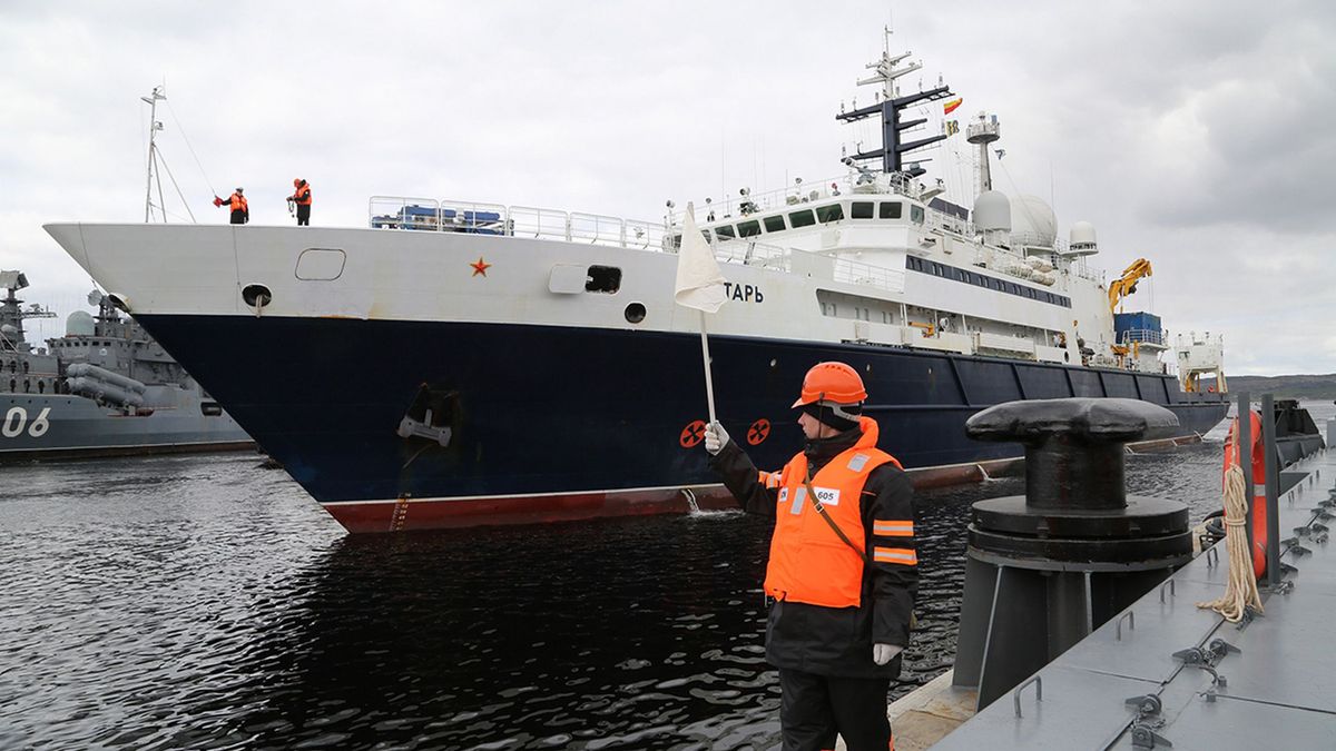 Rosyjski statek oceanograficzno-badawczy "Jantar"