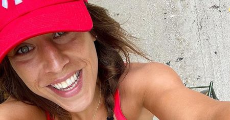 Opalona Joanna Jędrzejczyk kusi w kusym bikini. Fani oczarowani