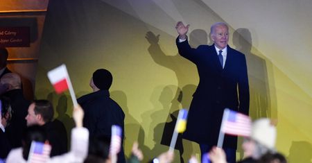 Zaskakujący koniec wystąpienia Joe Bidena w Warszawie