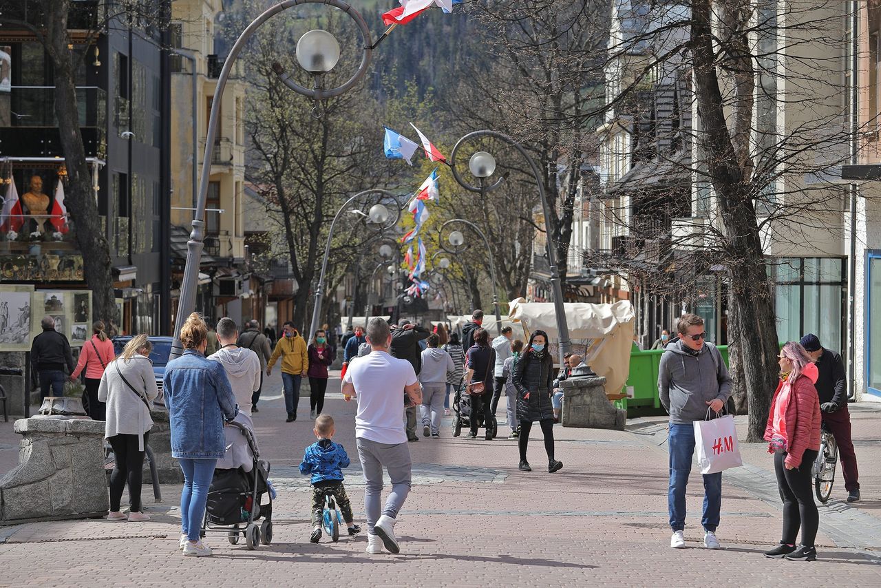 Zakopane.Tłumy turystów na Krupówkach