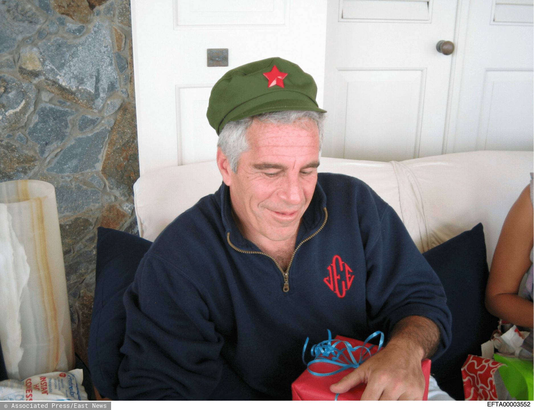 Zdjęcia pochodzące z "akt Epsteina"