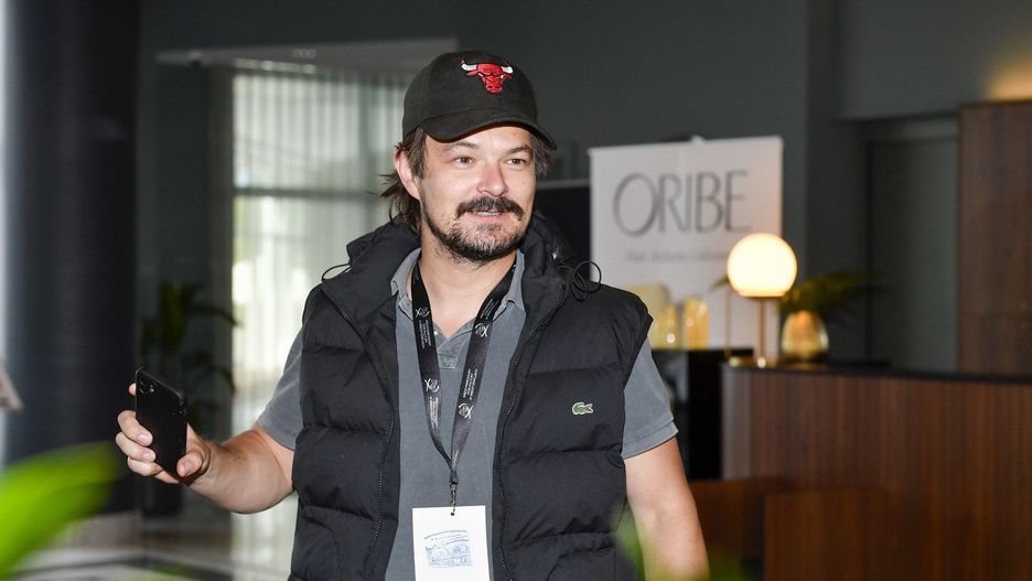 Dawid Ogrodnik urodził się 15 czerwca 1986 roku w Wągrowcu. Ma już 38 lat. Na zdjęciu Dawid Ogrodnik na Festiwalu Gwiazd w Międzyzdrojach. Rok 2024. Zajrzyjcie do naszej galerii i zobaczcie, jak wygląda Paulina Bernatek, żona Dawida Ogrodnika. Mamy jej prywatne zdjęcia &gt;&gt;&gt;