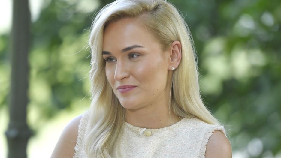 Rolniczka włożyła modelującą sukienkę