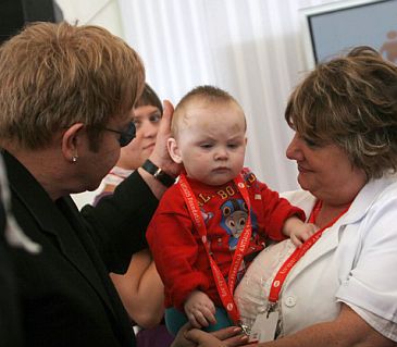 Elton John nie może adoptować chłopca!