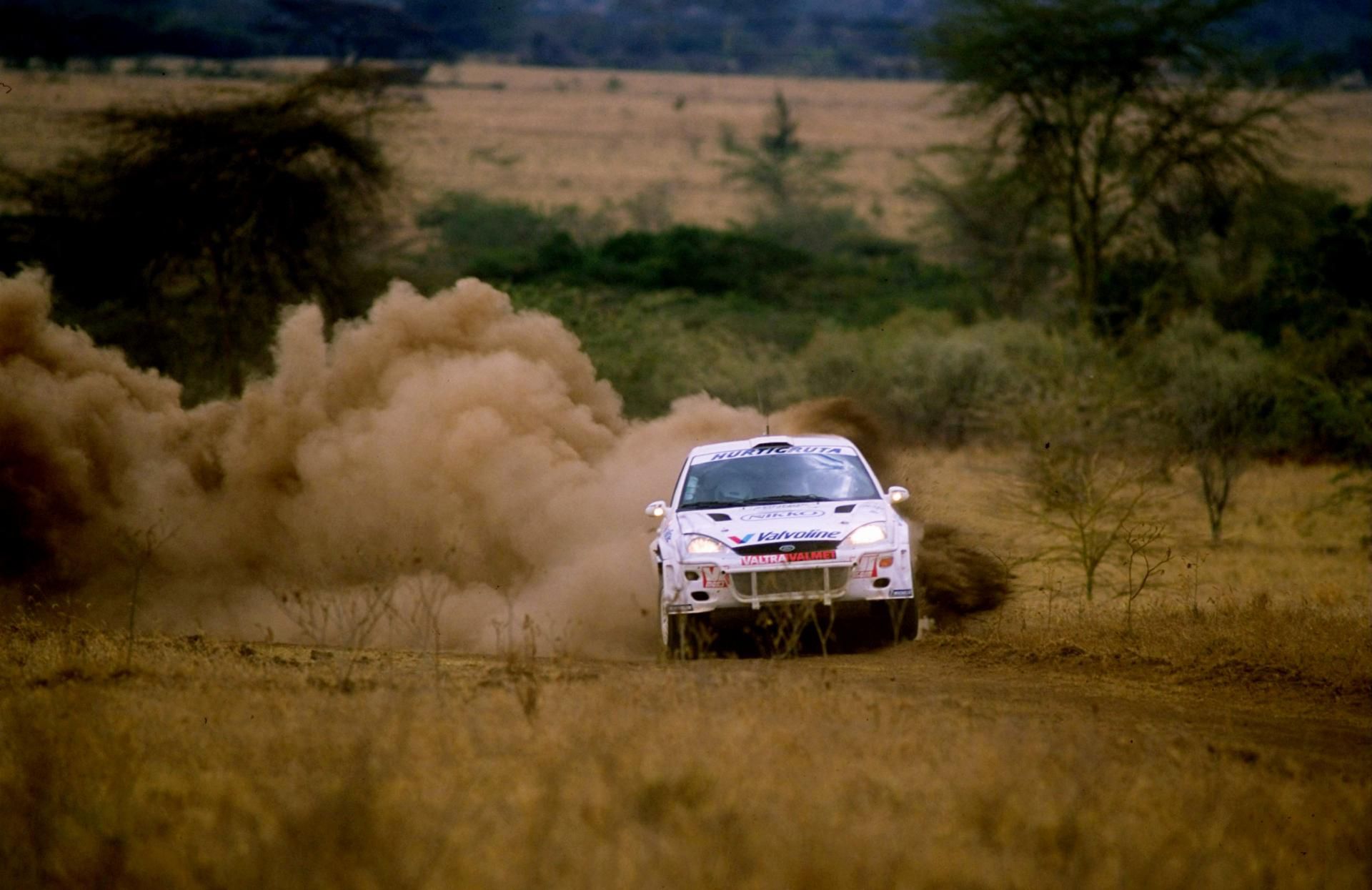 Niektóre odcinki Rajdu Safari rozgrywane były o zmierzchu (Getty Images)
