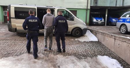 Policyjny pościg i napaść na funkcjonariusza. Areszt dla 26-latka