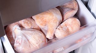 Jak długo można przechowywać mięso w zamrażalniku? WIele osób robi to o wiele za długo