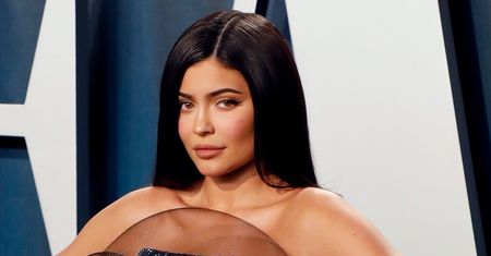 Kylie Jenner odsłoniła nogi i dekolt. Nie przerabia zdjęć? Internauci nie dowierzają