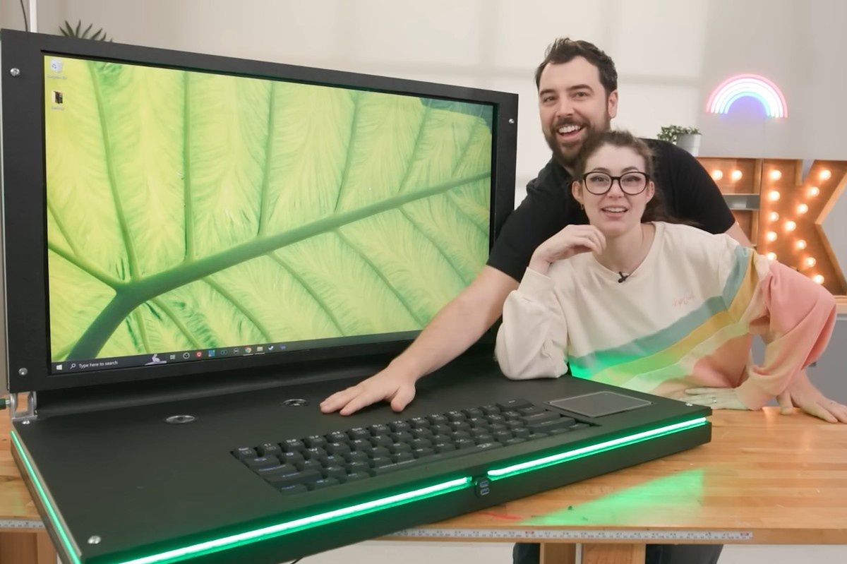 Ogromny laptop. Prawdopodobnie największy na świecie.