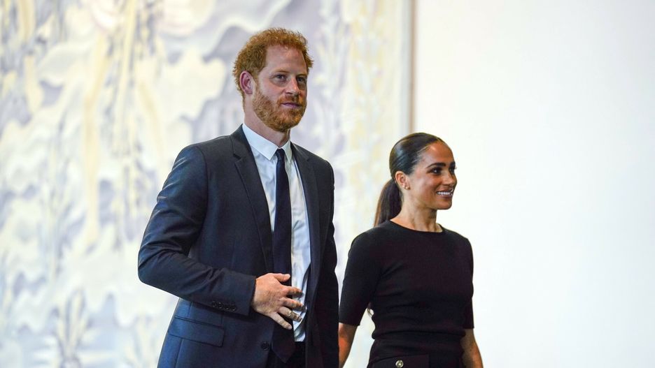 Ksi??? Harry i Meghan Markle na Mi?dzynarodowym Dniu Nelsona Mandeli
Prince Harry and Meghan Markle arrive at United Nations headquarters, Monday, July 18, 2022. The Duke and Duchess of Sussex were at the UN to mark the observance of Nelson Mandela International Day. (AP Photo/Seth Wenig)
AP