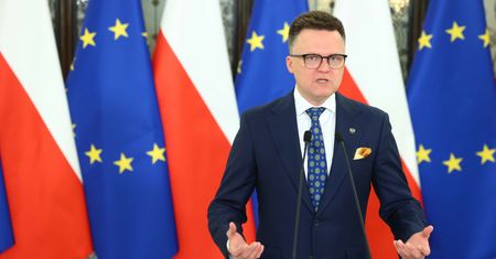 Sondaż: Polacy nie wierzą w polityczną przyszłość Szymona Hołowni