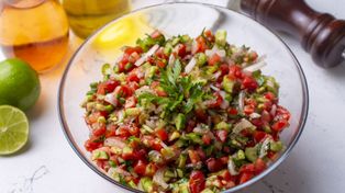 Çoban salatası, czyli chrupiąca, orzeźwiająca i gotowa w kwadrans turecka sałatka pasterska