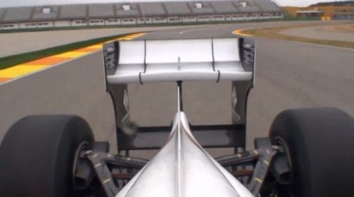 Jak działa ruchome tylne skrzydło? [wideo]