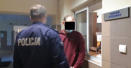 Warszawa. W koszyku guma do żucia, za pazuchą drogie kosmetyki. Wpadł sklepowy złodziej