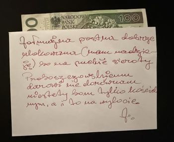 Ksiądz wszedł do zakrystii. Taką kartkę zostawił mu kościelny