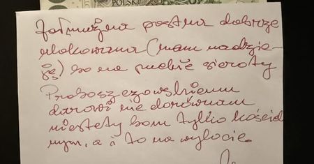 Ksiądz wszedł do zakrystii. Taką kartkę zostawił mu kościelny