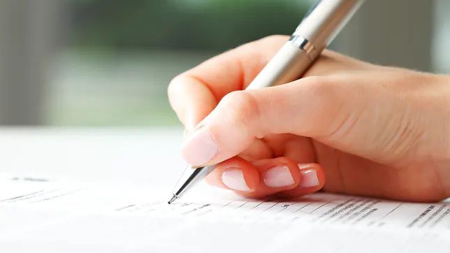 Świadczenie postojowe przysługuje pracownikowi za czas niewykonywania pracy z powodu przestoju w zakładzie, ale tylko pod warunkiem, że był on gotów do wykonywania swoich obowiązków, a doznał przeszkód z przyczyn niezależnych od niego.