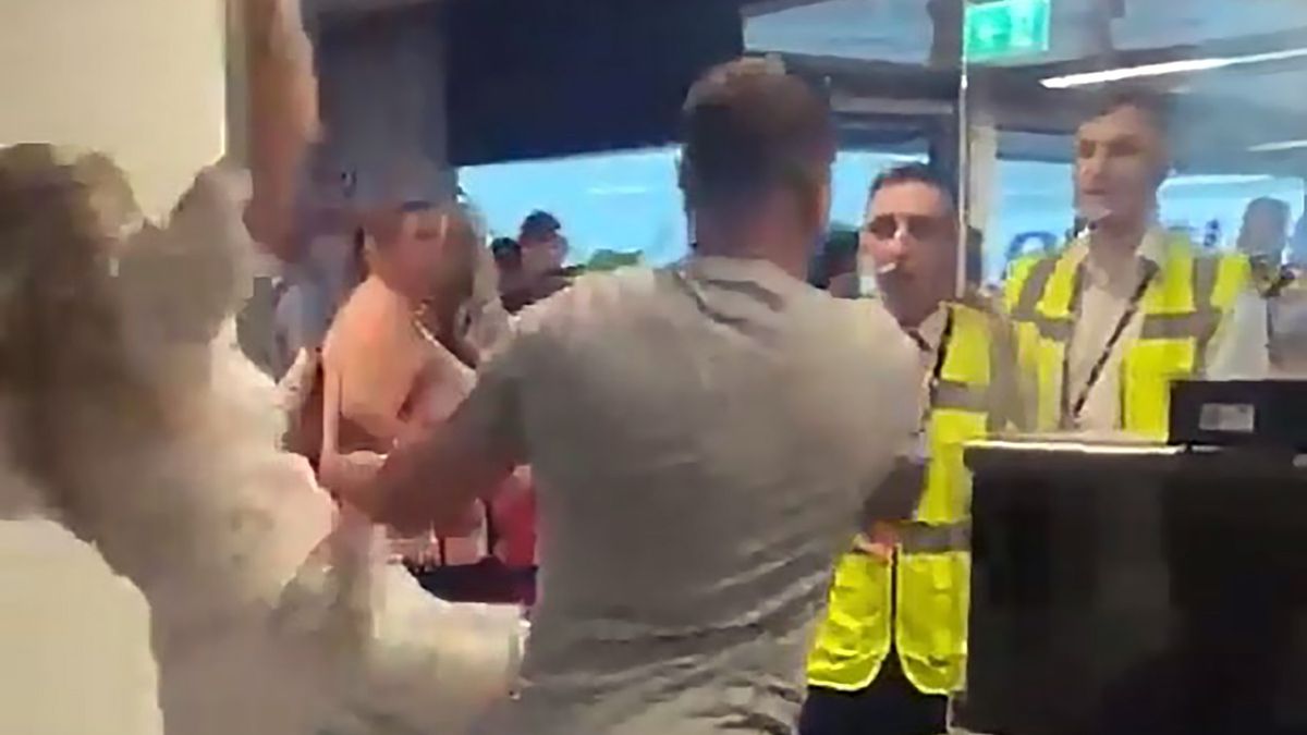 Wściekły pasażer pobił pracowników lotniska i znokautował swoją dziewczynę