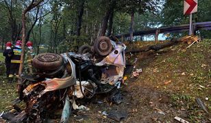 Koszmarny wypadek w Katowicach. Z auta został wrak. Ofiary mają 20 i 21 lat