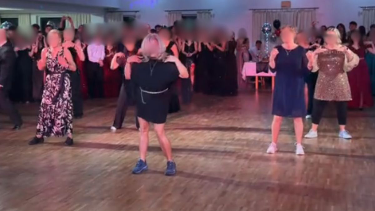 Takie sceny na studniówce.