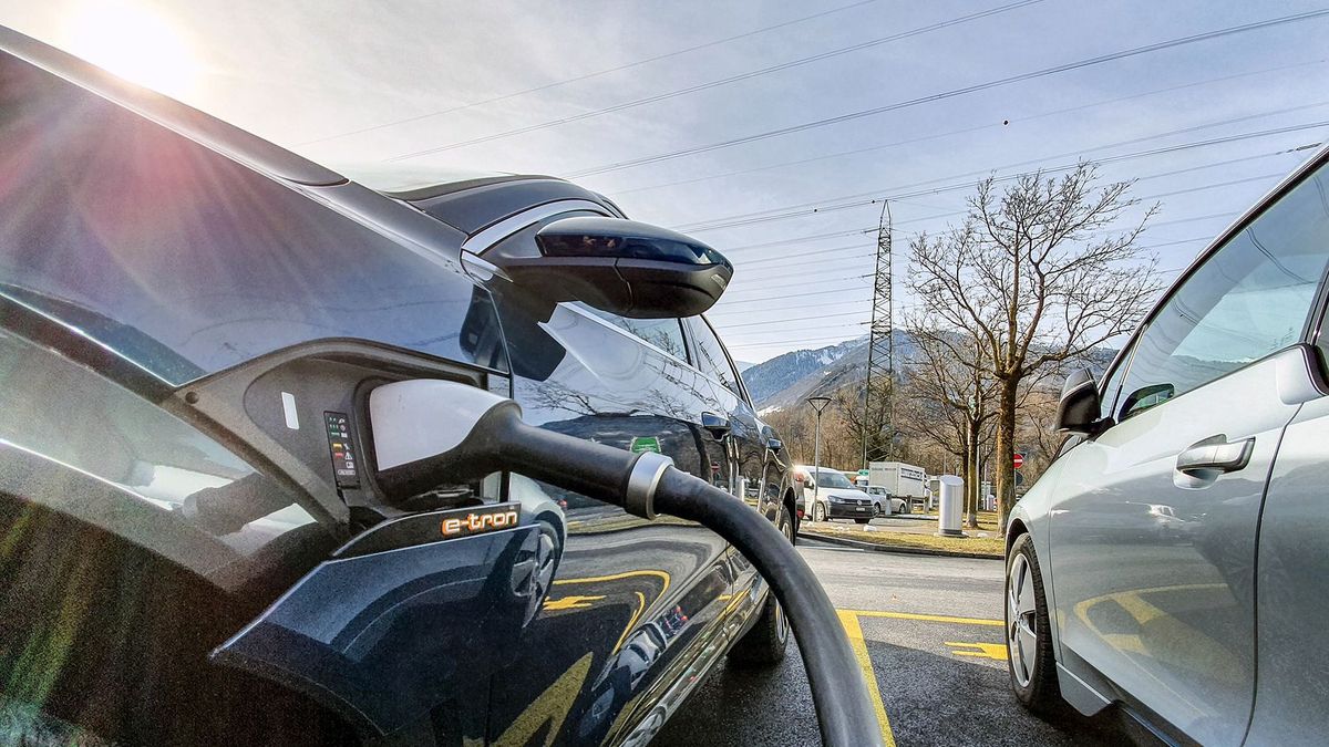 ładowanie, samochód elektryczny, audi e-tron