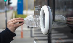 Oddał butelki do Biedronki. Zarobił dobrą dniówkę. Padł nowy rekord