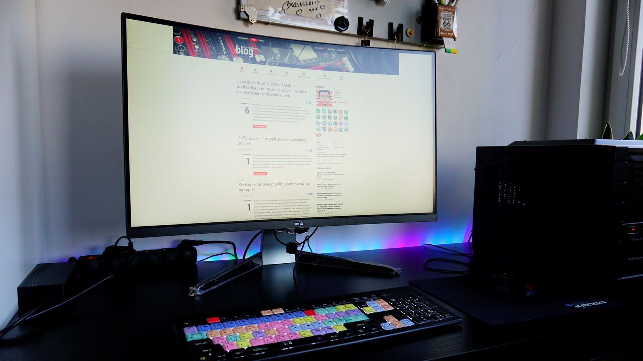 BenQ EX3203R — czy idea grania na zakrzywionym ekranie jest wciąż na topie?