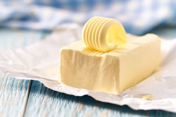Krzyżówka kulinarna. Czym różni się masło od margaryny? To powinien wiedzieć każdy