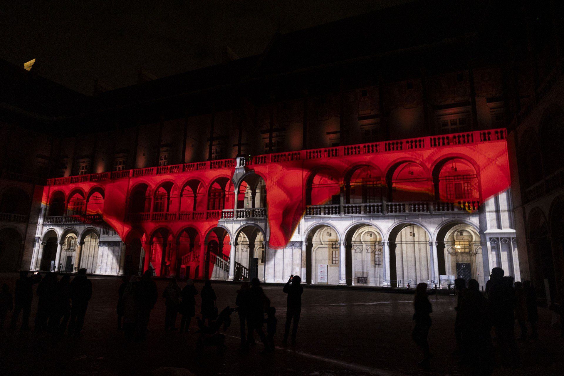 29.11.2025 KRAKOW WAWEL ZAMEK DZIEDZINIEC ARKADOWY MAPPING NOWA ZBROJOWNIA WIDEO FOT. WOJCIECH MATUSIK / POLSKAPRESS