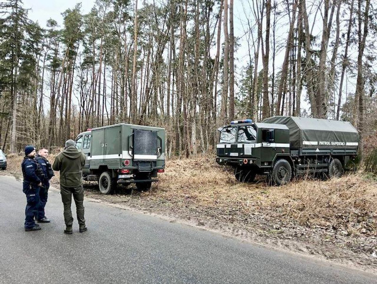 Leśnicy wezwali policję i wojsko.