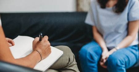 Opór w psychoterapii - charakterystyka, przykłady, przyczyny obiekcji, praca w pacjentem