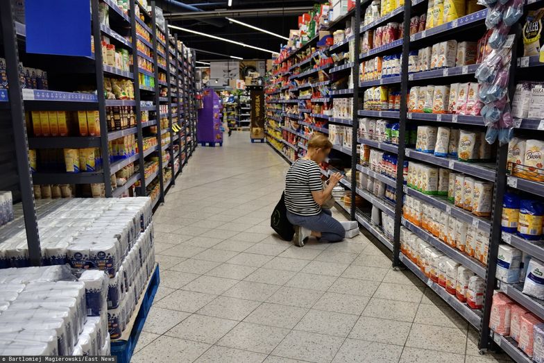 Stock BaMa
Fot. Bartlomiej Magierowski/EastNews. Wroclaw 3.09.2022. Zakupy spozywcze w supermarkecie Carrefour w centrum handlowym Magnolia we Wroclawiu. N/z: osoba sprawdzajaca ceny maki.
Bartlomiej Magierowski