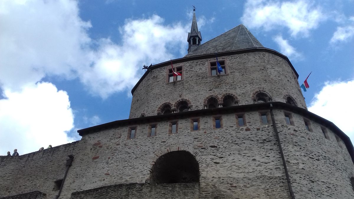 Nad miasteczkiem Vianden góruje potężny zamek