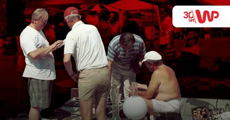 Towar układali na polówkach, kocach czy gazetach. "Niemcy brali wszystko"