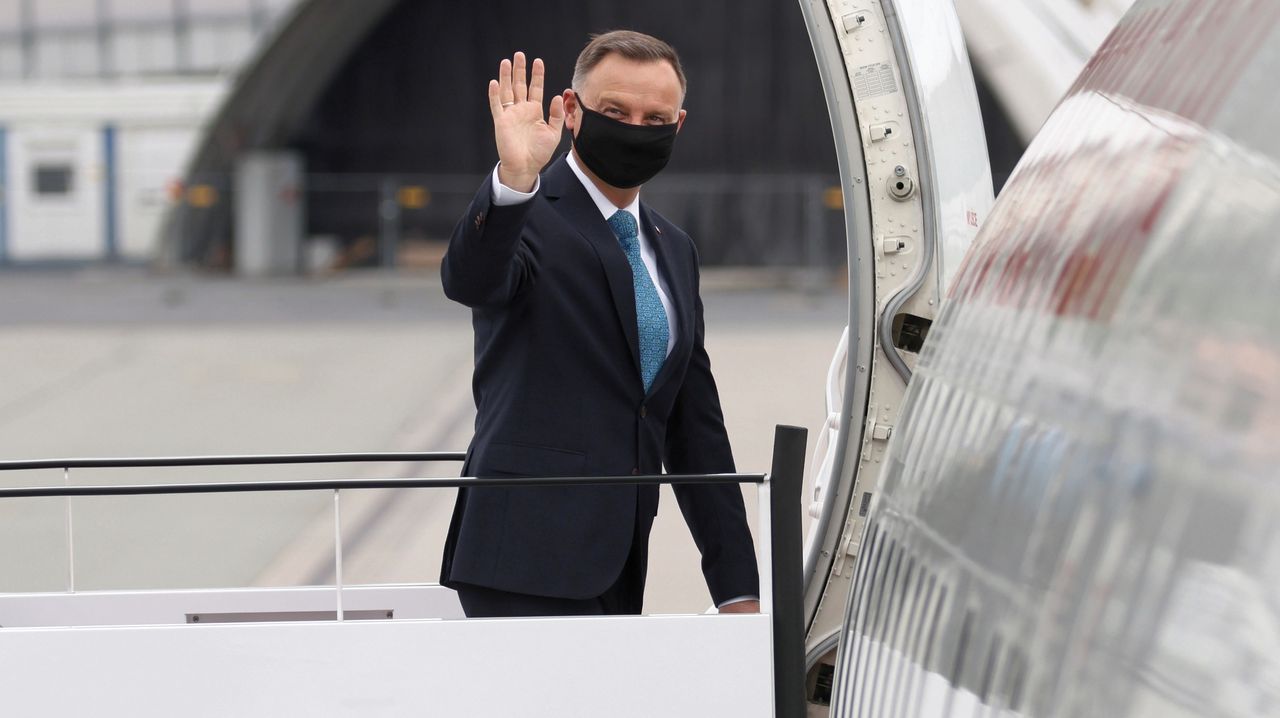 Ujawniamy. Chaos w kabinie pilotów podczas lotu prezydenta Dudy. "Taki trochę Smoleńsk"