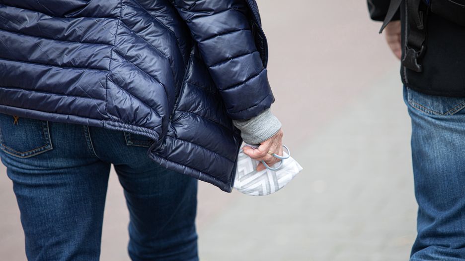 Koronawirus w Polsce. Polacy już nie boją się koronawirusa? Podchodzimy coraz luźniej do obostrzeń