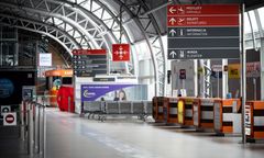 Warszawa. Lotnisko w Modlinie niemal puste. Zamkną terminal