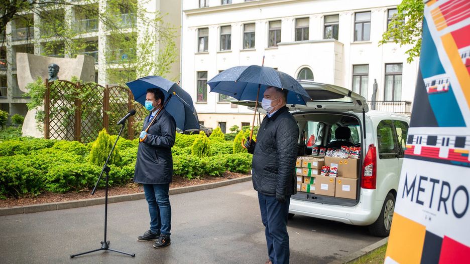 Koronwirus. Warszawa. Prezydent Rafał Trzaskowski podziękował darczyńcom