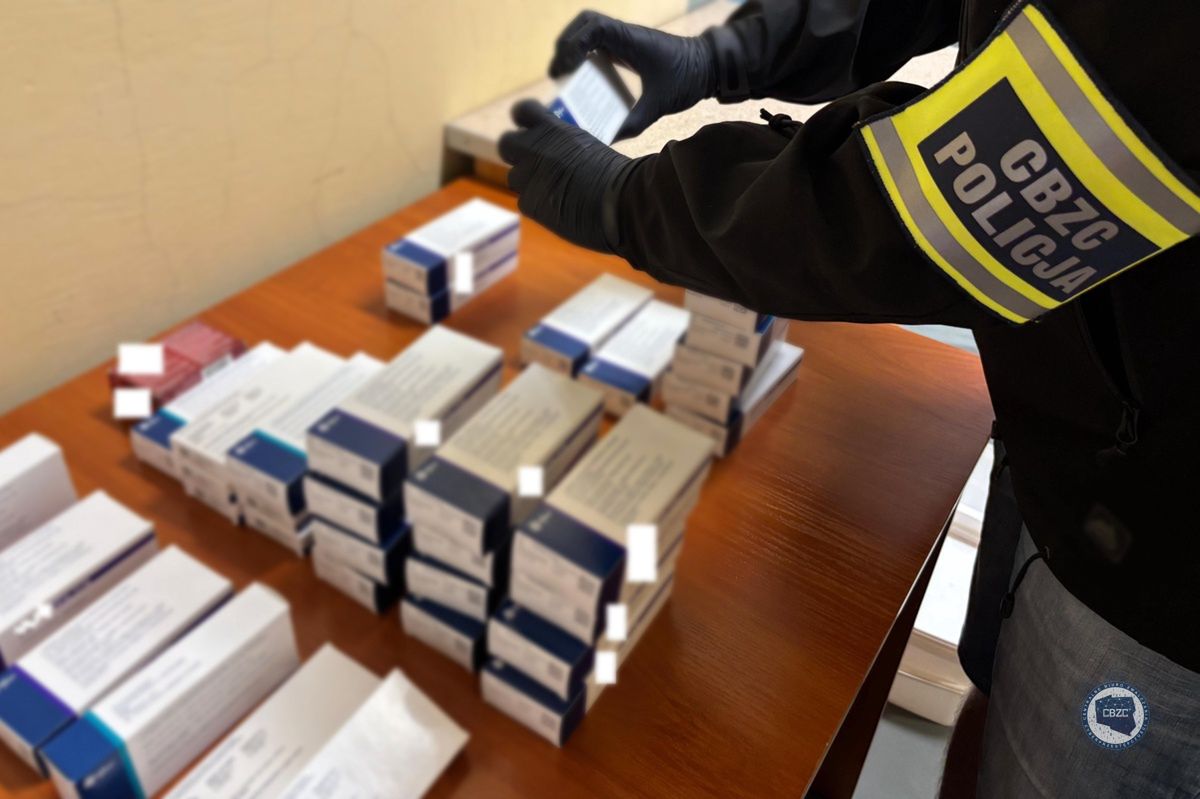 Piwnica pełna leków. Policja rozbiła zorganizowaną grupę