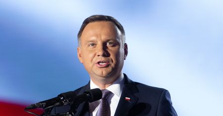 Koronawirus w Polsce a wybory prezydenckie. Andrzej Duda wraca z kampanią