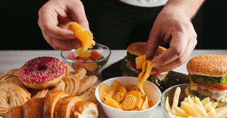 Szokujące skutki przejedzenia – to nie tylko bolący brzuch!