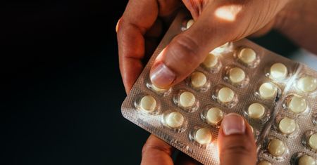 Witamina K – jakie konsekwencje ma niedobór i nadmiar tej witaminy?