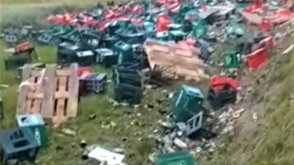 Potłukły się setki butelek piwa 