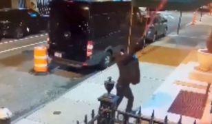 Zrobił to w 55 sekund. "Zemsta" za aneksję na konsulacie Rosji w USA