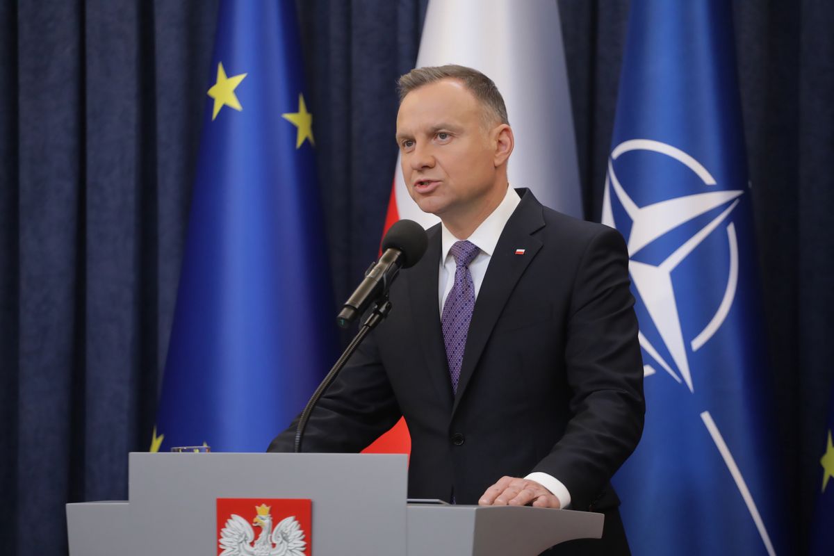 Andrzej Duda podpisał "lex Tusk" i niespodziewanie złożył do ustawy projekt nowelizacji