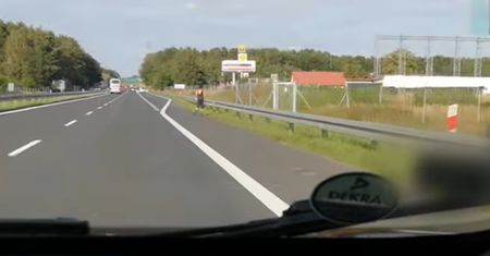 To cud, że nic się nie stało. Na rolkach po drodze ekspresowej