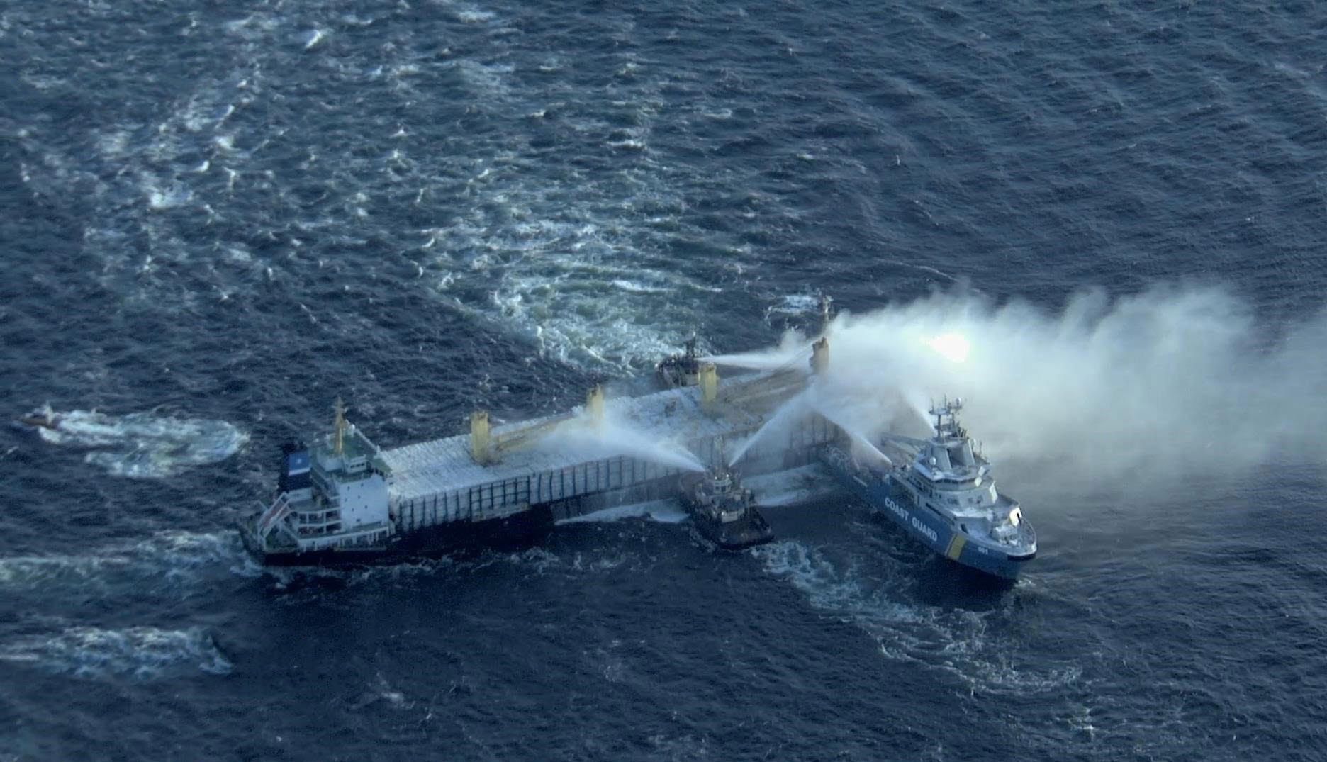 Akcja gaszenia pożaru na masowcu "Almirante Storni" (Fot. kustbevakningen.se)