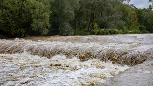 Powiat pucki: Strażacy walczą ze skutkami ulewy. Zalane ulice i posesje